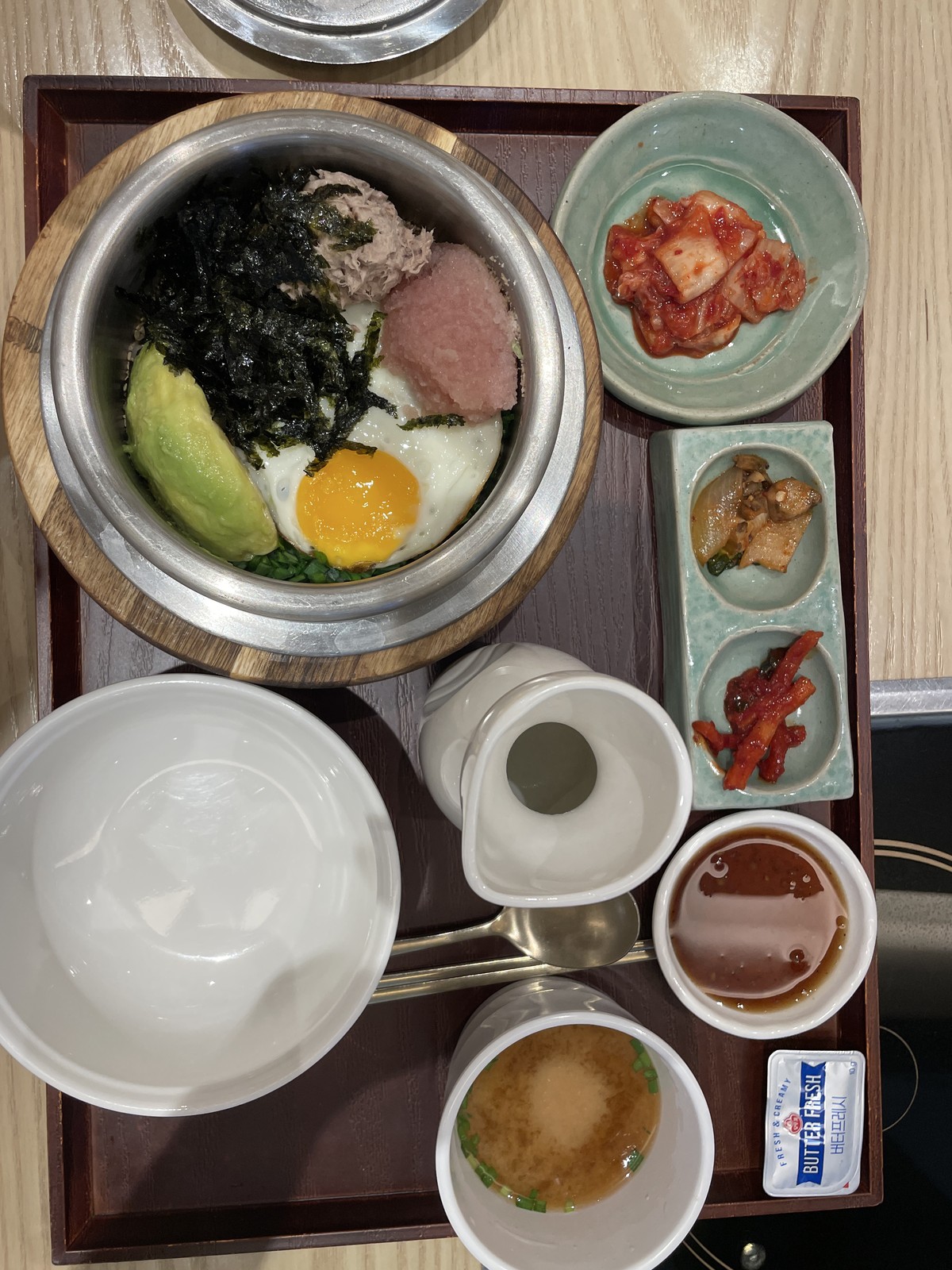 Pollock Roe and Avocado Hot Pot Rice