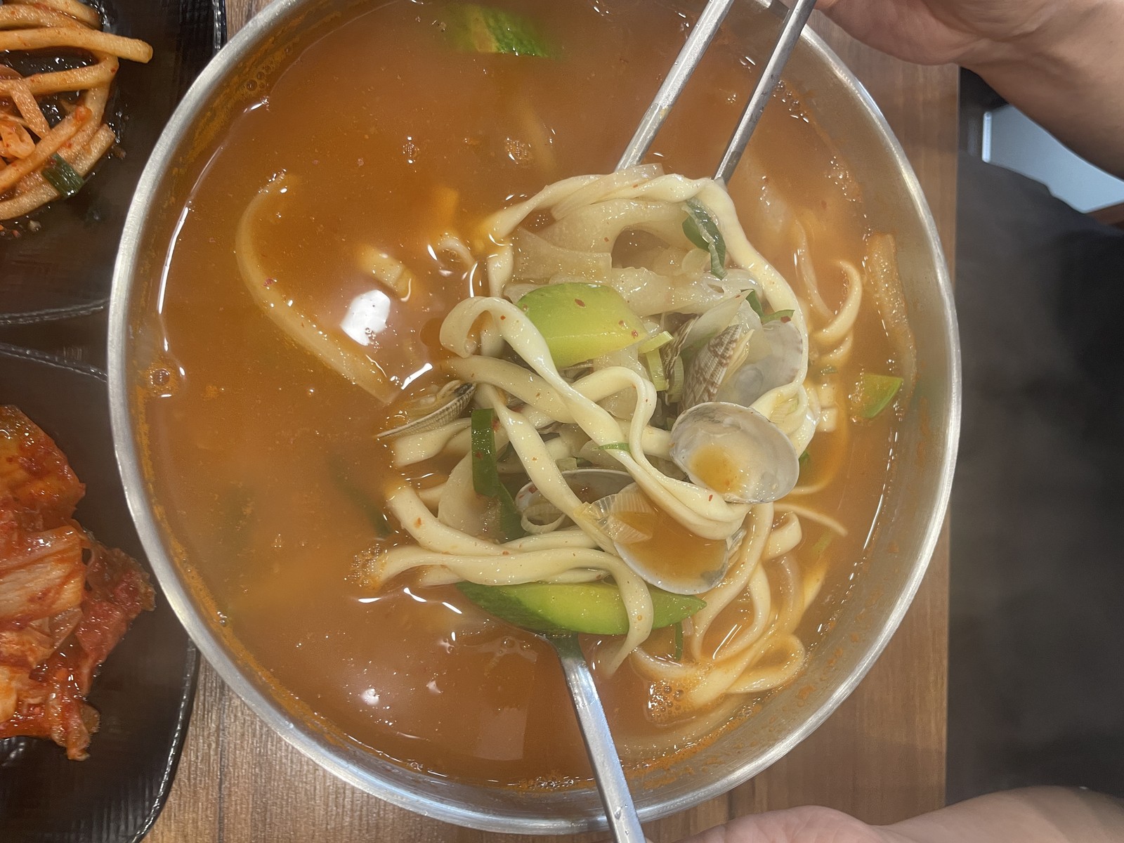 Kkomak-bibimbap and Eolkeun-bajirak-kaljebi